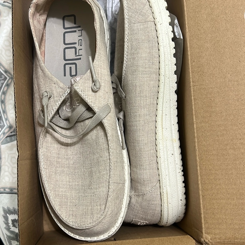 Women’s “hey dude” Wendy style